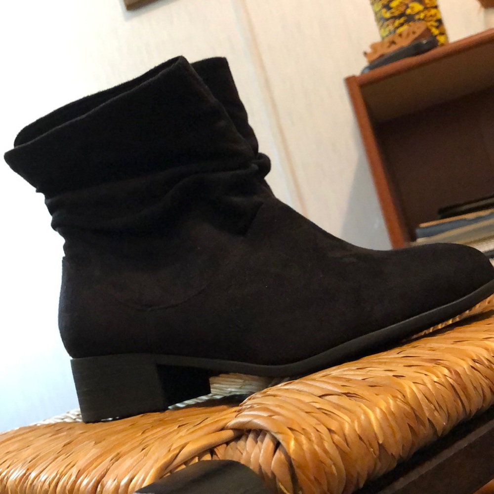 Black booties/boots
